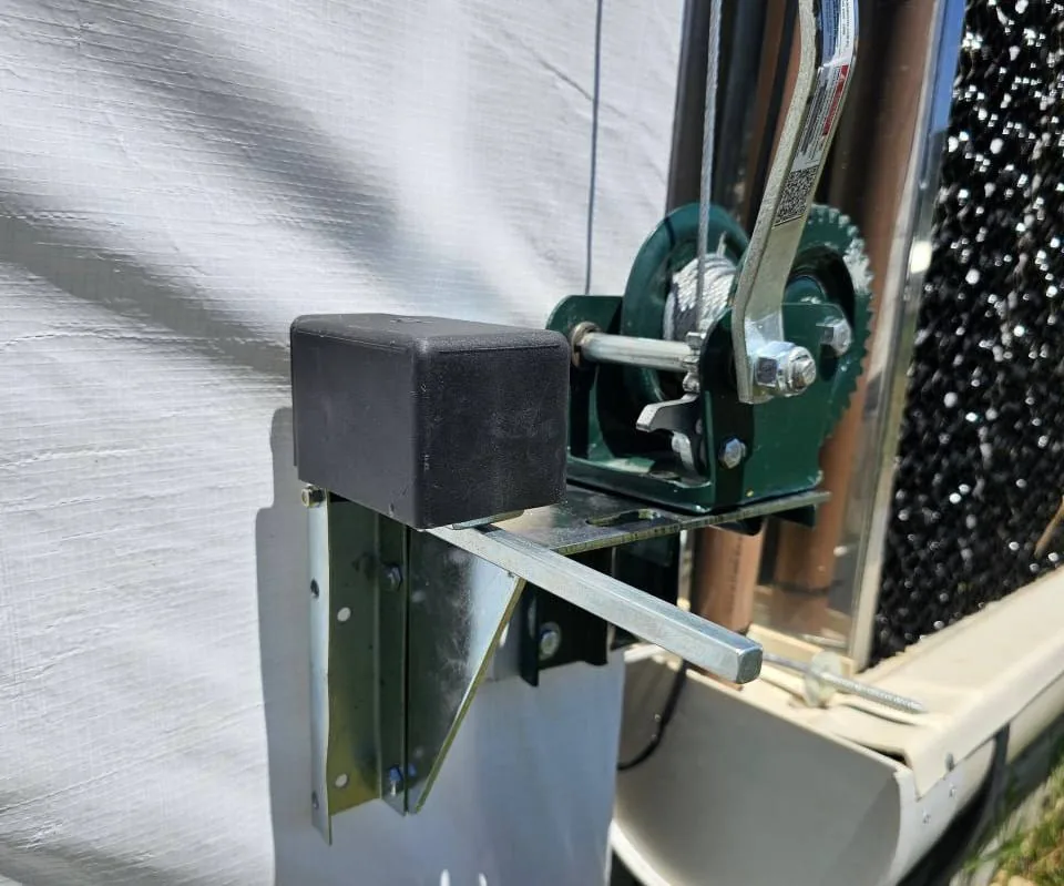 Exemplo de gatilhos de desarme Azevem instalados no sistema de cortina